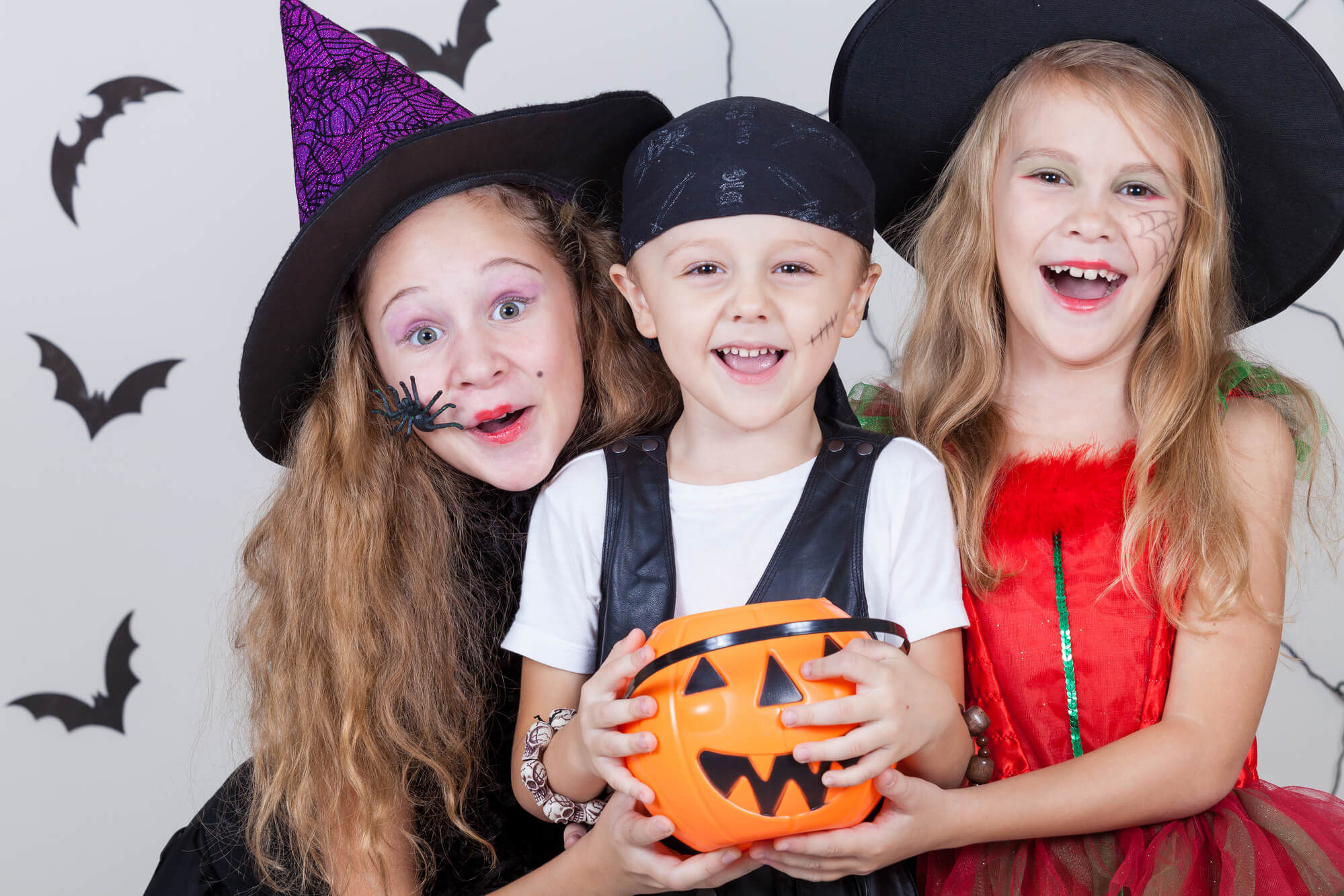 Halloween gyerekeknek: Jelmezek, arcfestés és családi móka